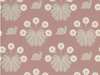 Burges Snail - Rosie est un papier peint de Little Greene qui présente un rose foncé, alternant des fleurs blanches et de petits escargots beiges.