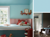 Little Greene - Sky Blue 103 peint sur le mur avec des accents rouges