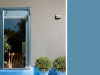 Little Greene - Tivoli 206 sur un muret en béton d'une maison