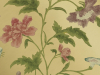 Little Greene papier peint floral avec de grandes fleurs roses et violettes China Rose - Emerald Lustre