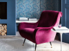 Carlton House Terrace - Blue Plume papier peint de Little Greene avec des accents roses sur le mur