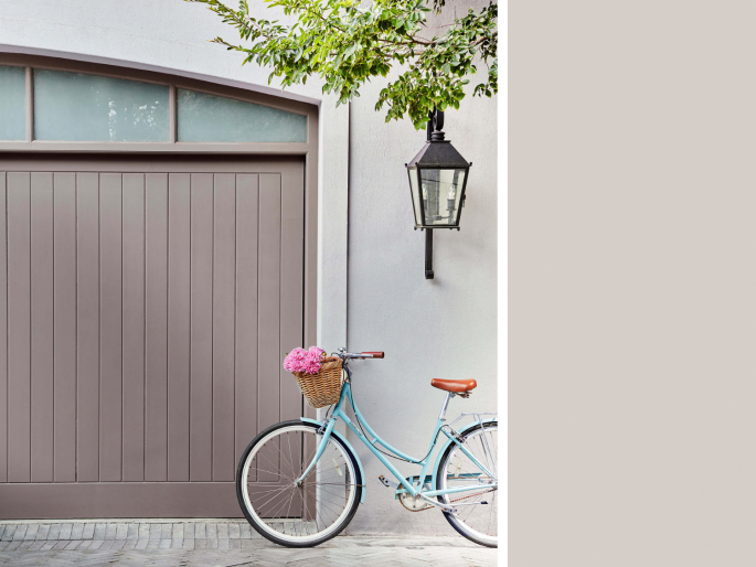 Little Greene - Rubine Ashes 243 sur une porte de garage