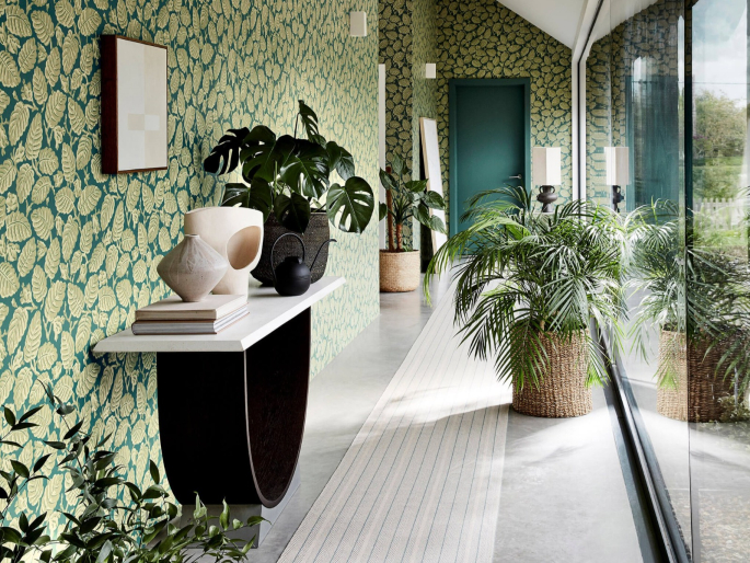 Little Greene Beech Nut - Florence papier peint appliqué dans un hall d'une maison
