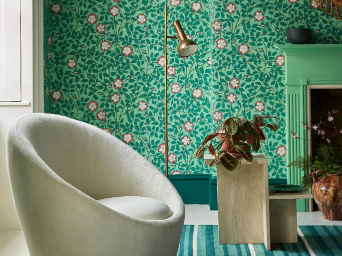 Briar Rose - Green Verditer papier peint de Little Greene avec fleurs de couleur rouge